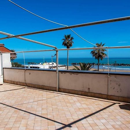 Appartamento Di Antonio Fronte Mare Montesilvano Bagian luar foto