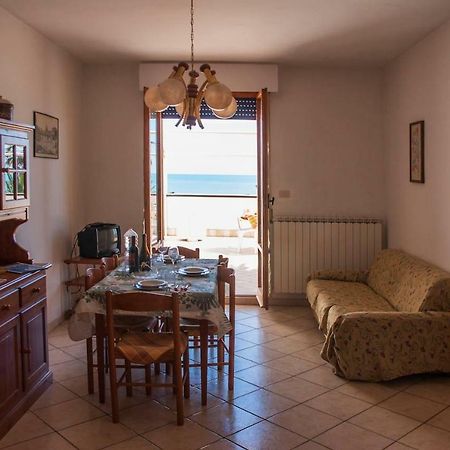 Appartamento Di Antonio Fronte Mare Montesilvano Bagian luar foto