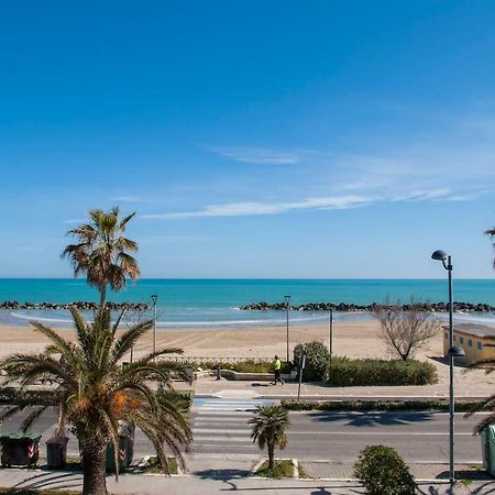 Appartamento Di Antonio Fronte Mare Montesilvano Bagian luar foto