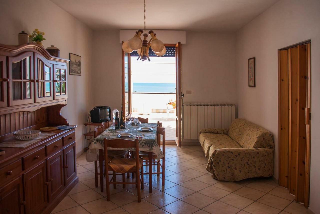 Appartamento Di Antonio Fronte Mare Montesilvano Bagian luar foto