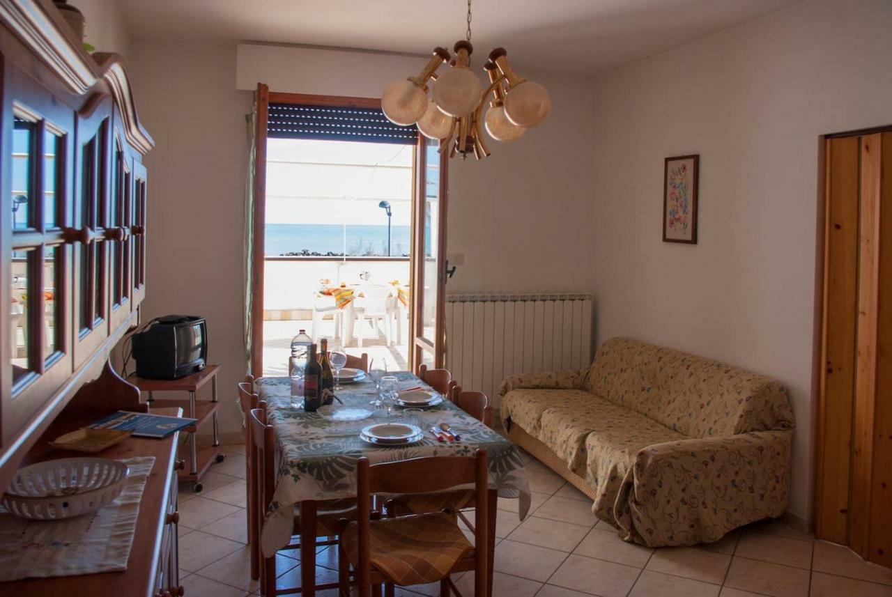 Appartamento Di Antonio Fronte Mare Montesilvano Bagian luar foto