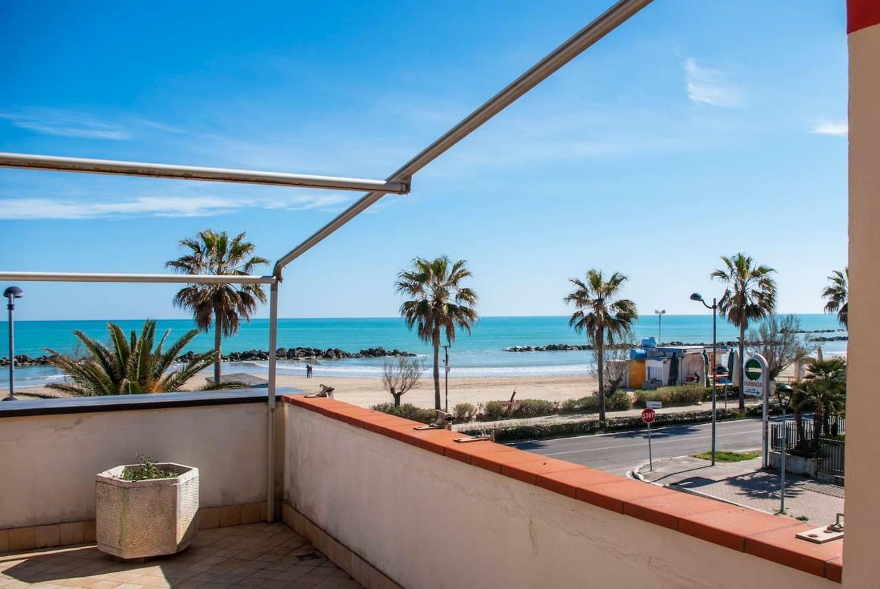 Appartamento Di Antonio Fronte Mare Montesilvano Bagian luar foto