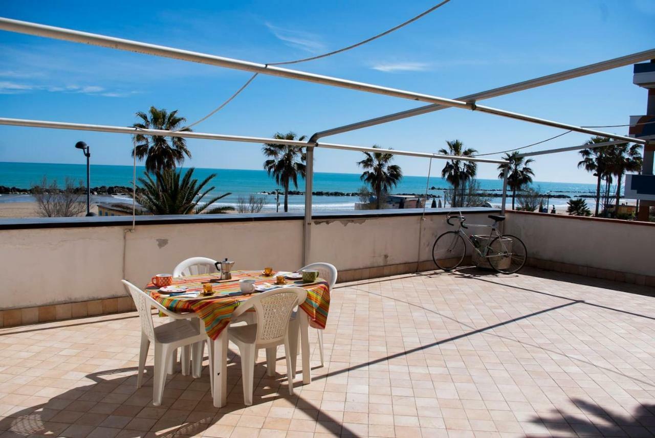 Appartamento Di Antonio Fronte Mare Montesilvano Bagian luar foto