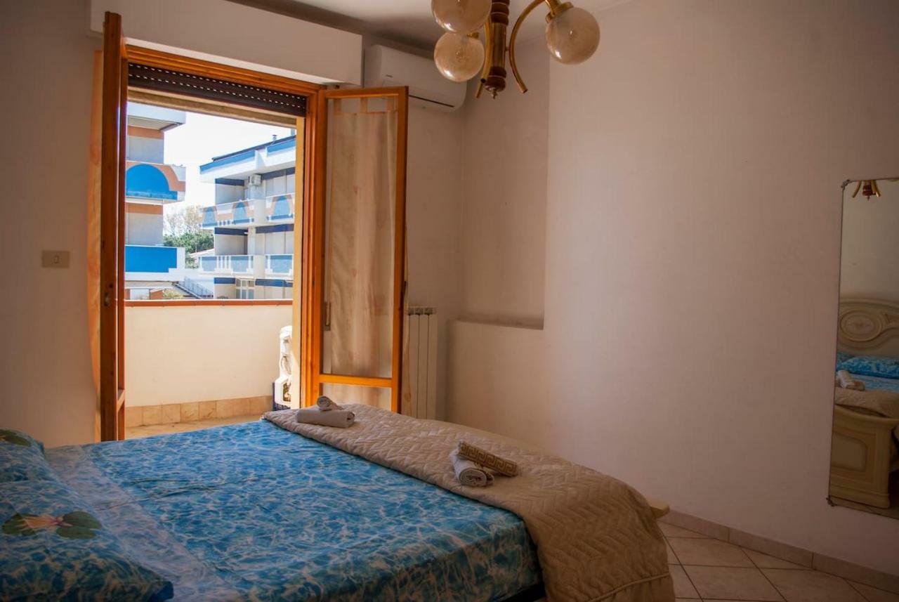Appartamento Di Antonio Fronte Mare Montesilvano Bagian luar foto